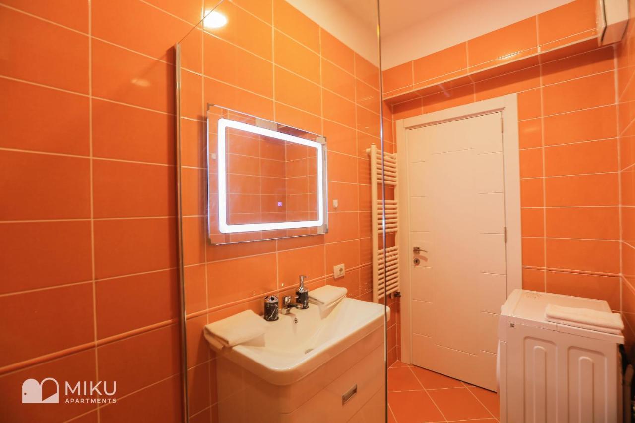 Miku Apartment - Perfect 1Bedroom At Komuna E Parisit Tirana Exterior photo